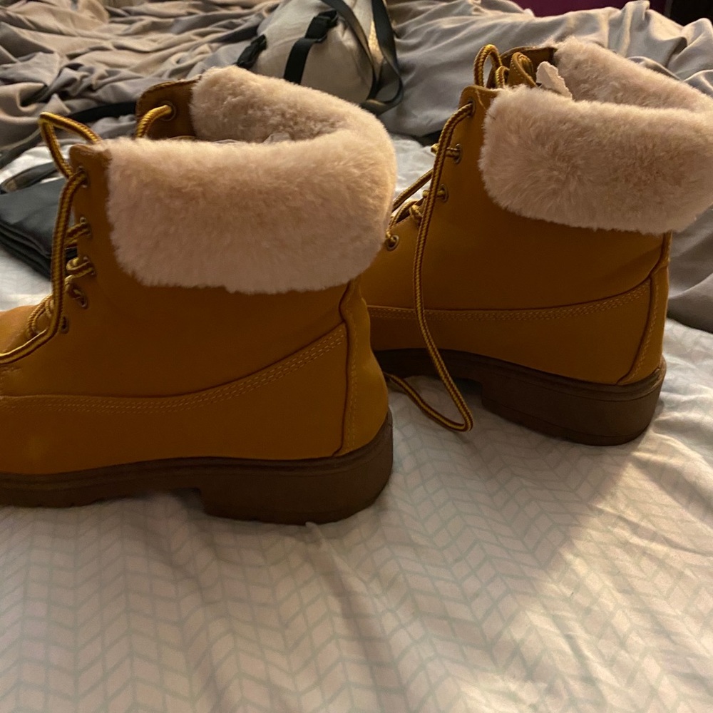 Furry Boots - Picture 4 of 6